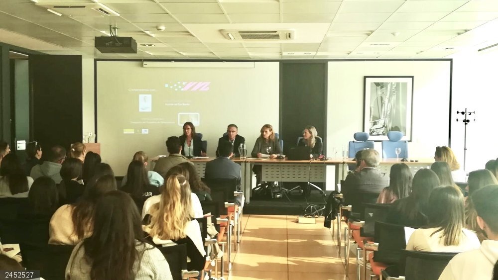 García Seco insta a visibilizar los casos de acoso sexual en la empresa y a considerarlos como violencia de género La delegada interviene en unas jornadas en Don Benito