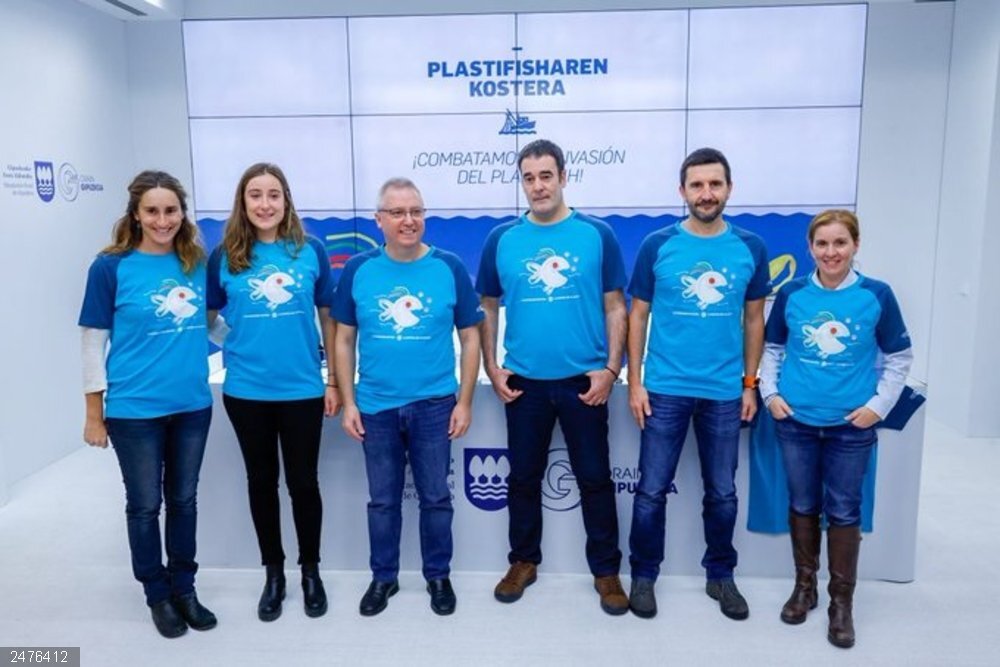 Diputación, Ternua y el Barco Museo Ecoactivo MATER impulsarán un proyecto para limpiar la costa guipuzcoana de plástico Presentación de la iniciativa “Plastifisharen Kostera”