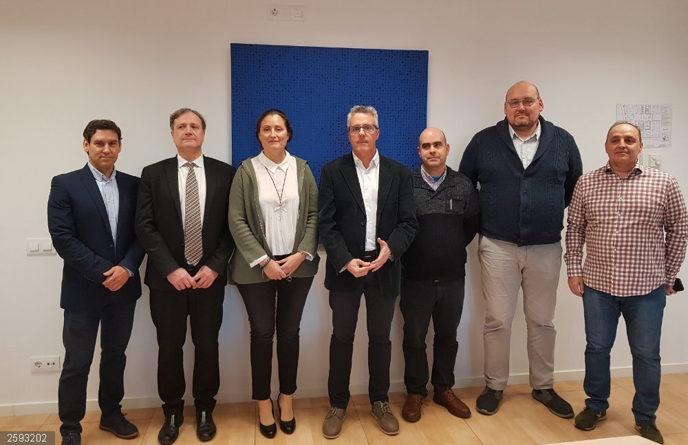 Ejecutivo aragonés y la Confederación de Federaciones Deportivas promuevem la actividad física en la comunidad Reunión de la Confederación de Federaciones Deportivas Aragonesas con el director general de Deporte, Javier de Diego