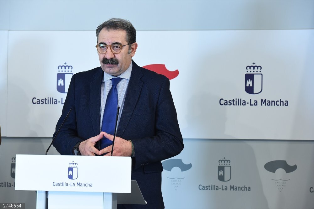 Coronavirus.- Un total de 26 pacientes han sido extubados en C-LM, que tiene 800 camas y 38 respiradores disponibles El consejero de Sanidad, Jesús Fernández Sanz.