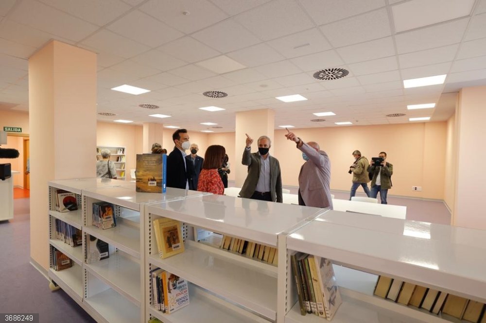 Zaragoza.- El Centro Cívico Distrito Sur abre sus puertas con una sala de estudio y nuevas aulas para los vecinos Inauguración del Centro Cívico Distrito Sur en Rosales del Canal