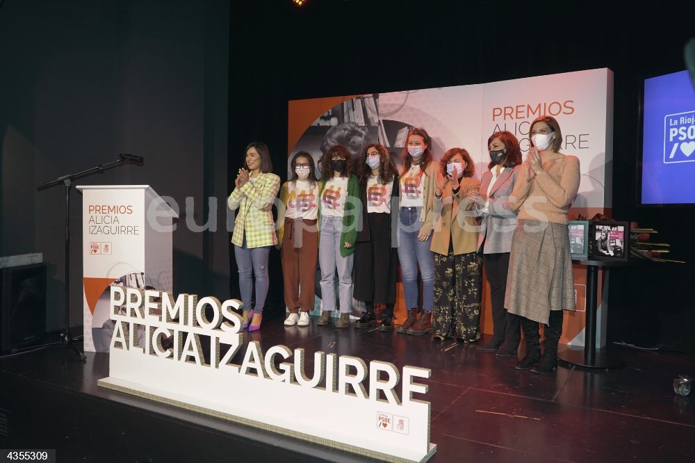 Carmen Calvo Y Mujeres En El Arte En La Rioja Galardonadas En Los Premios Alicia Izaguirre 