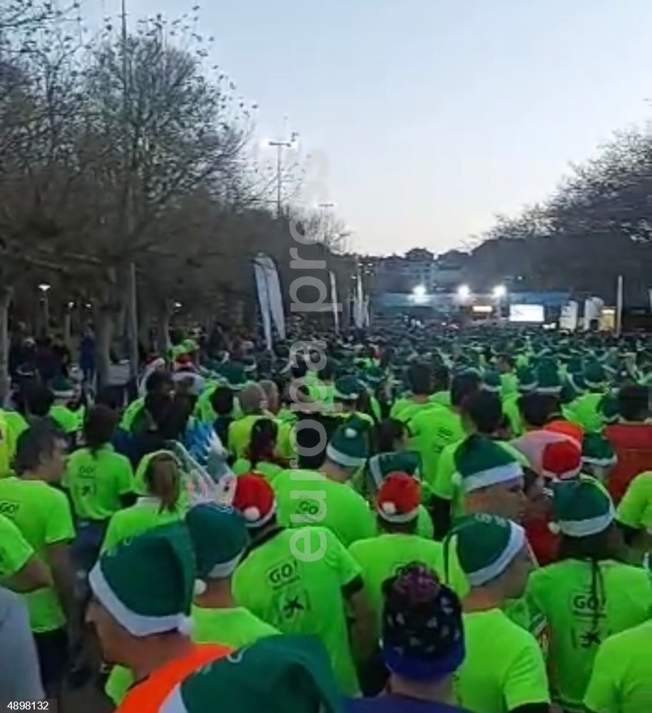 Miles de personas llenan las calles de Santander en la vuelta de la San