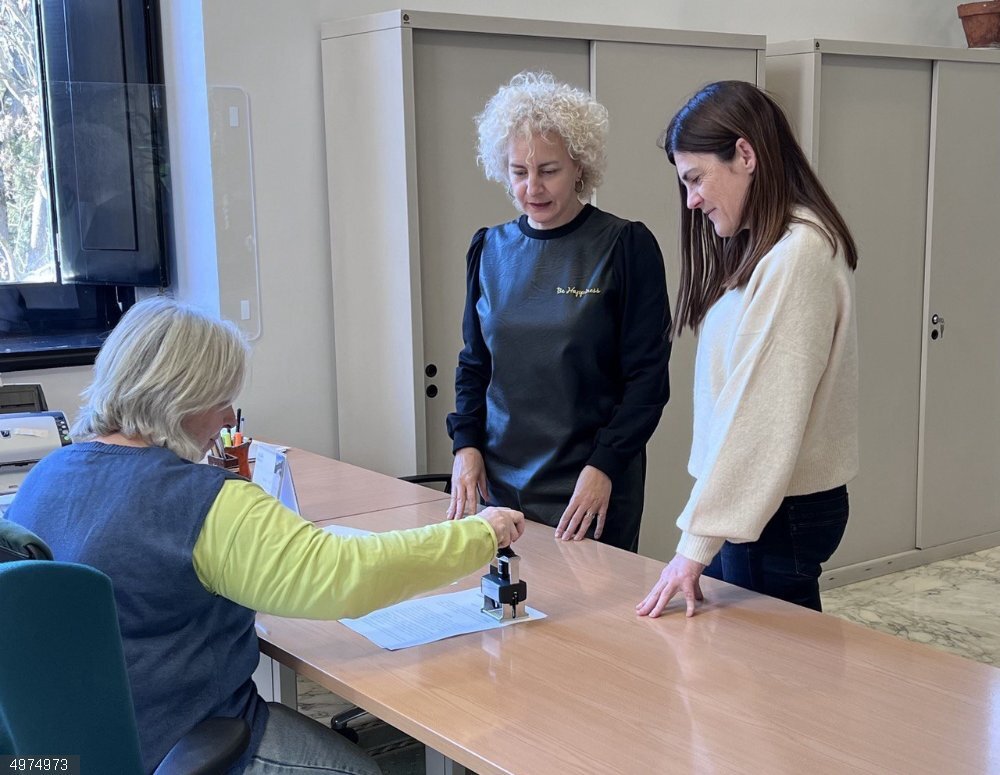 Isabel González y Miren Gorrotxategi (Elkarrekin) registran una batería de preguntas en el Parlamento Vasco. Isabel González y Miren Gorrotxategi (Elkarrekin) registran una batería de preguntas en el Parlamento Vasco.