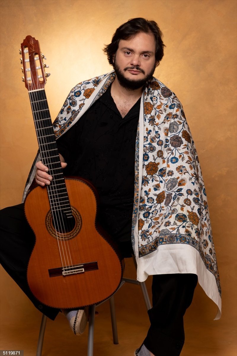 étnico Cinco Post impresionismo El guitarrista brasileño Yamandu Costa actuará por primera vez en Cantabria  el 3 de mayo - EUROPAPRESS