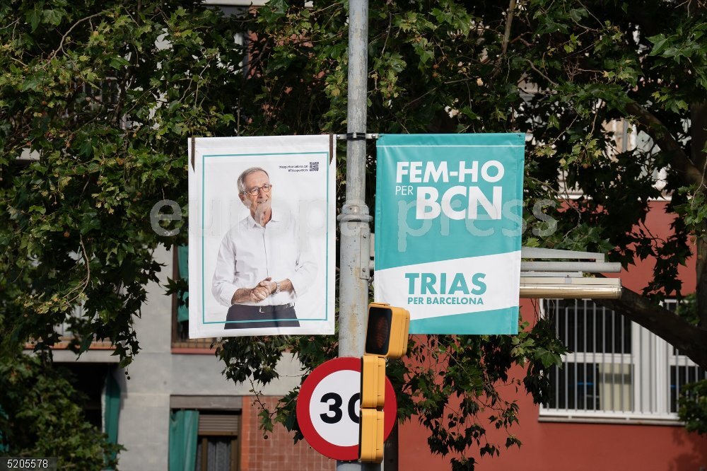 Carteles electorales para las elecciones del 28M en Barcelona Cartel del JxCat para las elecciones del 28 de mayo, a 17 de mayo de 2023, en Barcelona, Cataluña (España). Desde el comienzo de la campaña electoral, el pasado 12 de mayo, todos los partidos han llenado las ciudades españolas con carteles electorales para promocionar a los candidatos y candidatas que se presentan para las elecciones municipales y autonómicas del 28 de mayo.