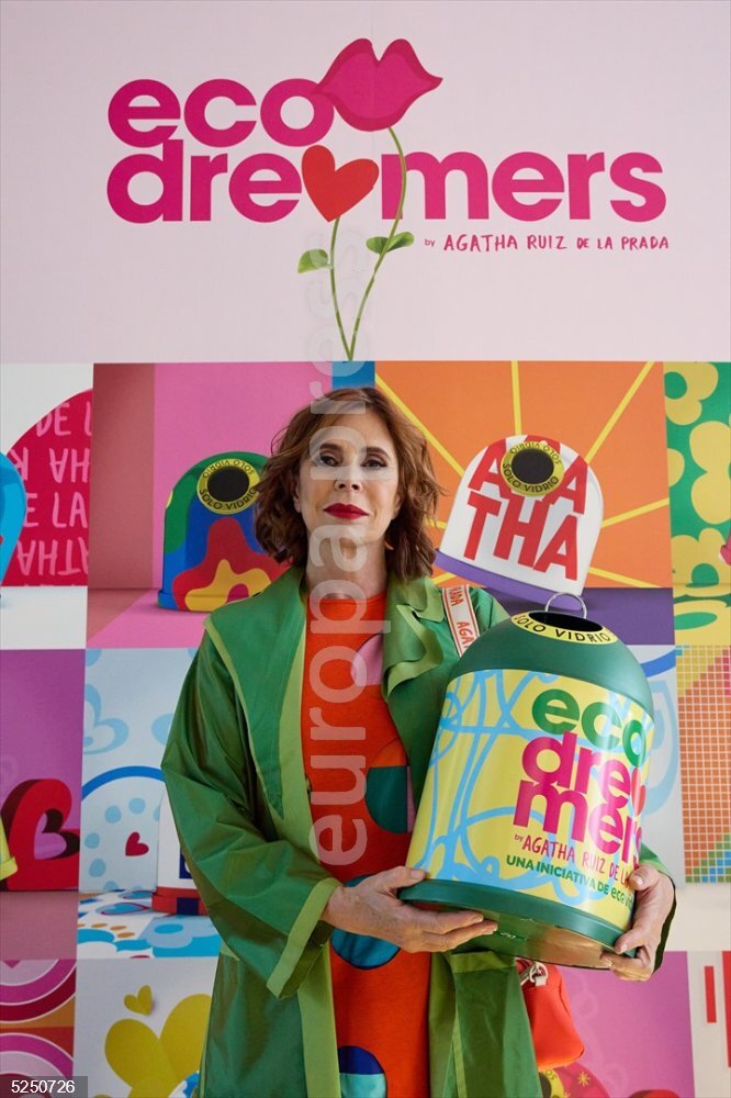 Agatha Ruiz de la Prada presenta el diseño los NFTs de Ecovidrio -  EUROPAPRESS