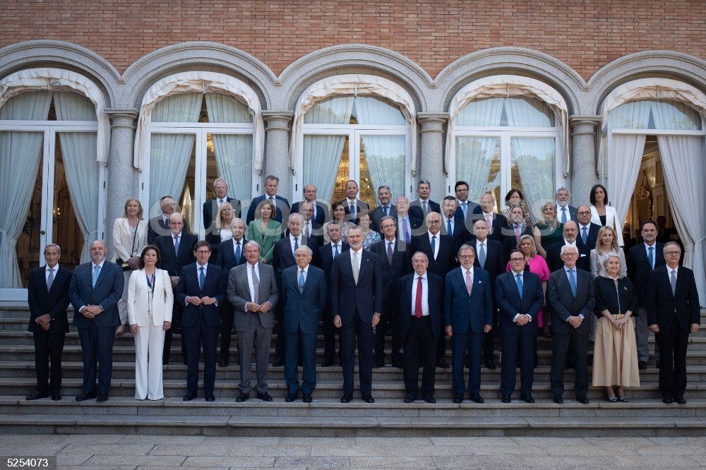 El Rey Recibe En Audiencia Al Patronato Senado Y Consejo Directivo De La Fundación Cede Por Su 1829