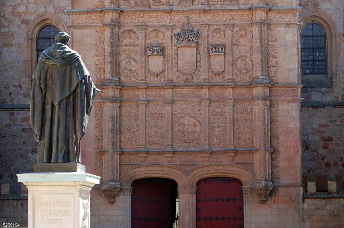 La majestuosa fachada de la Universidad de Salamanca