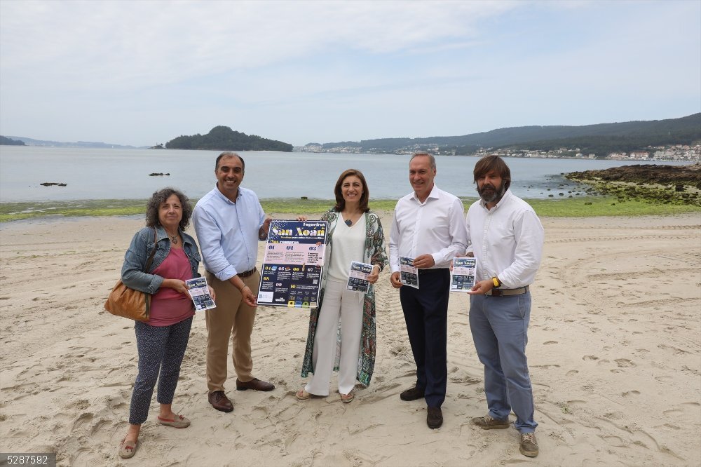 La vicepresidenta segunda de la Xunta, Ángeles Vázquez, visita la playa de Cabeceira, en Poio, con el alcalde del municipio, Angel Moldes y otras autoridades La vicepresidenta segunda de la Xunta, Ángeles Vázquez, visita la playa de Cabeceira, en Poio, con el alcalde del municipio, Angel Moldes y otras autoridades