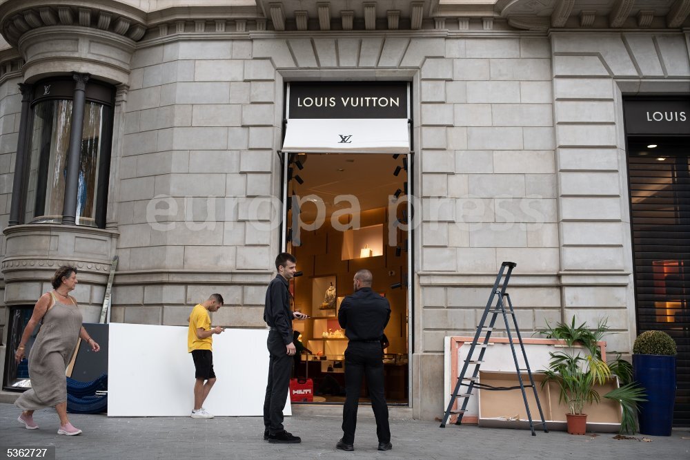 Roban por alunizaje en la tienda de Louis Vuitton de Barcelona