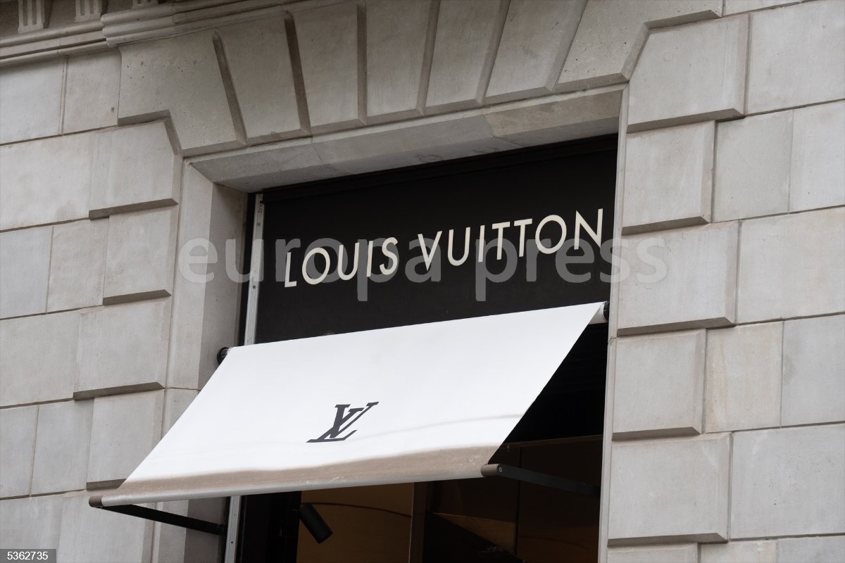 Roban por alunizaje en una tienda de Louis Vutton en Barcelona