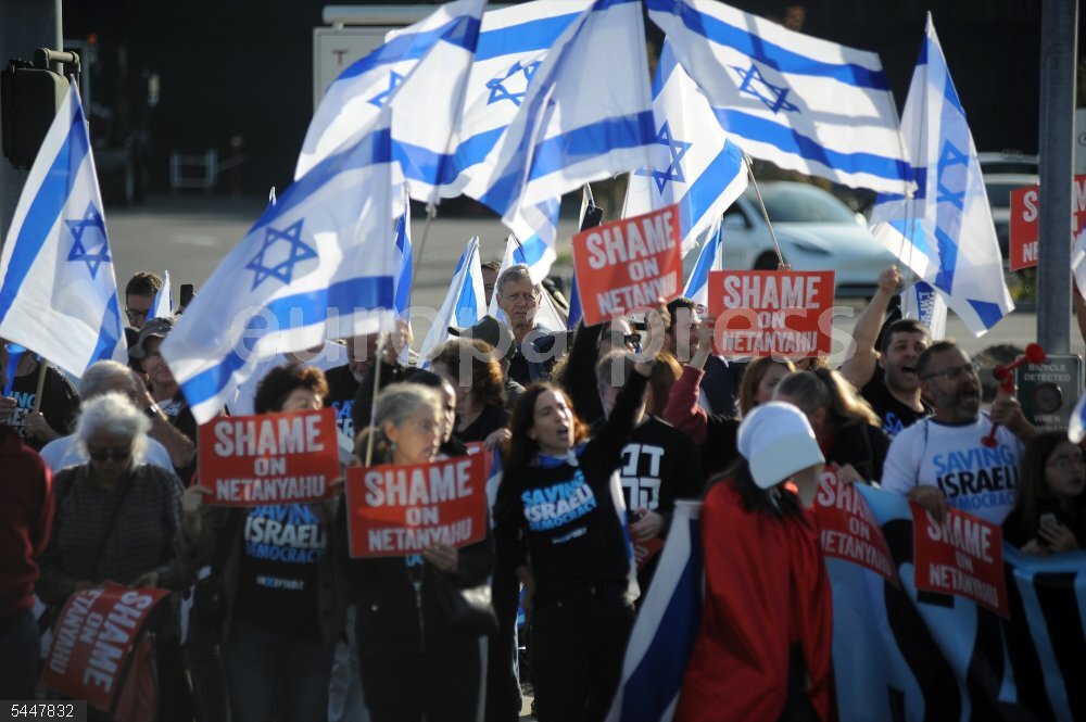 Protest against Israeli Prime Minister Netanyahu's visit to USA 18 September 2023, US, Fremont: People hold flags and placards during the Saving the Israeli Democracy protest against Israeli Prime Minister Benjamin Netanyahu's visit with Tesla CEO Elon Musk outside the Tesla factory in Fremont. Photo: Neal Waters/ZUMA Press Wire/dpa