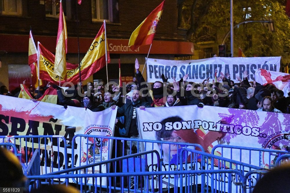 Nueva manifestación en Ferraz contra la negociación de PSOE y JUNTS - EUROPAPRESS