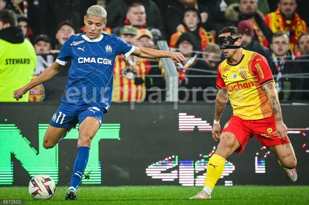 France Ligue 1 - RC Lens vs Olympique de Marseille 12 November 2023, France, Lens: Marseille's Amine Harit (L) and Lens' Ruben Aguilar battle for the ball during the French Ligue 1 soccer match between RC Lens and Olympique de Marseille (OM) at Bollaert-Delelis Stadium. Photo: Matthieu Mirville/ZUMA Press Wire/dpa