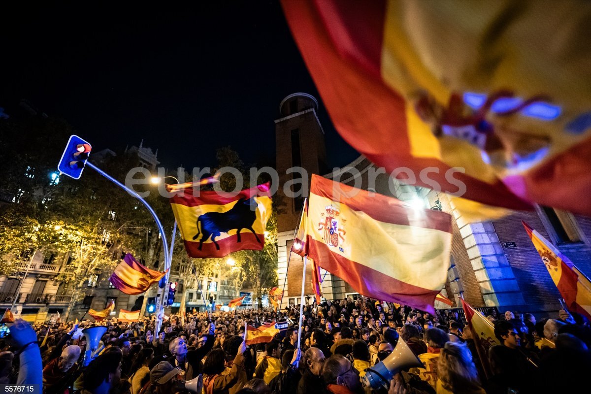 Rosell pide condenar con firmeza actos como el de las muñecas hinchables  en las protestas contra el PSOE en Ferraz