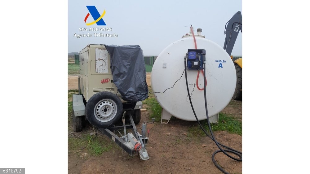 Sucesos.- Descubren un fraude en los impuestos del gasóleo bonificado en una obra en Torremejía (Badajoz) Un depósito de gasóleo.