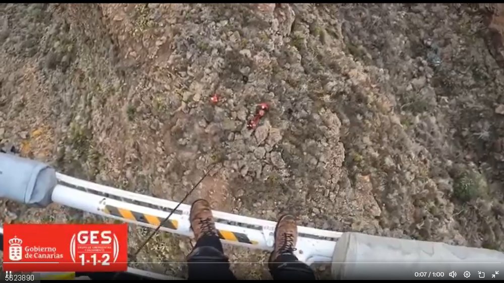 Sucesos.- Una mujer resulta herida al sufrir un accidente de parapente en Tenerife El helicóptero del GES rescata a una parapentista que sufrió una caída de Ifonche, en el municipio de Adeje, en Tenerife