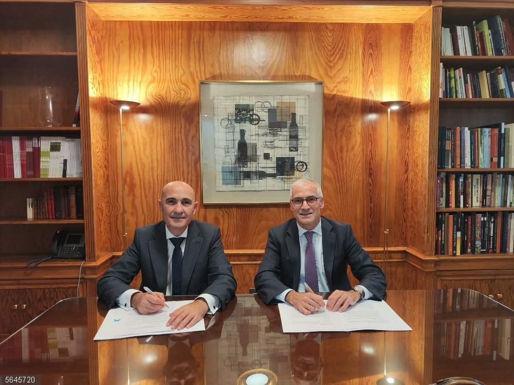 EPAgro.- CaixaBank y la FEV renuevan acuerdo para impulsar las estrategias de sostenibilidad en sector vitivinícola Acuerdo CaixaBank y FEV.