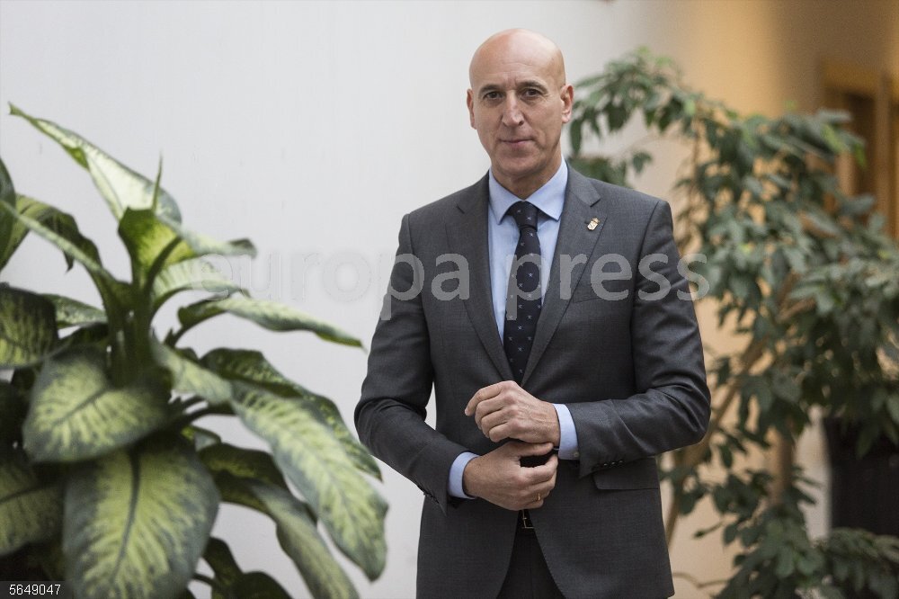 Retratos al alcalde de León, José Antonio Diez Díaz El alcalde de León, José Antonio Diez Díaz, posa para Europa Press, en el Ayuntamiento de León, a 20 de diciembre de 2023, en León, Castilla y León (España). El socialista José Antonio Diez Díaz fue reelegido alcalde de León el pasado viernes 7 de julio por segundo mandato tras ser el candidato más votado por los concejales de la Corporación, con una mayoría simple de once apoyos de un total de 27, en la sesión de Constitución celebrada en el Aula Magna de la Universidad de León.