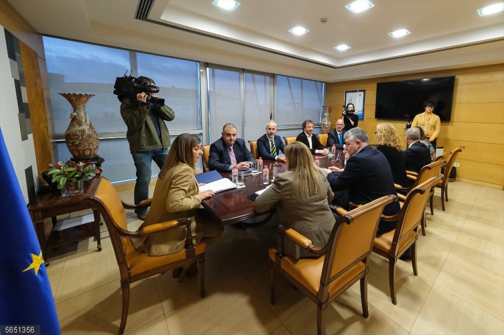 Cantabria aprueba subvenciones por 3,6 millones a los centros especiales de empleo Reunión del Consejo de Gobierno de Cantabria predidida por la presidenta de Cantabria, María José Sáenz de Buruaga.