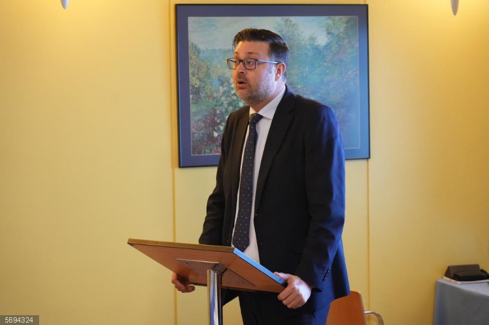 C-LM es la primera CCAA en gestionar el alta en la Seguridad Social del alumnado de Formación Profesional El consejero de Educación, Cultura y Deportes de C-LM, Amador Pastor, en el CIFP Número 1 de Cuenca.