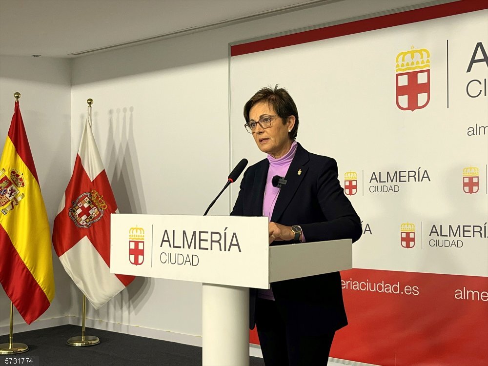 Almería.-PSOE ve una "temeridad" que Ayuntamiento promocione el Dreambeach y critica el "trato" a los vecinos de El Toyo La portavoz municipal del PSOE en el Ayuntamiento de Almería, Adriana Valverde