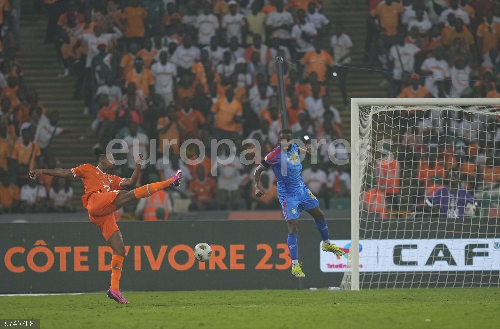 African Cup of Nations - Ivory Coast vs DR Congo 07 February 2024, Ivory Coast, Abidjan: Ivory Coast's Sebastien Haller (L) scores his side's first goal during the Africa Cup of Nations 2024 semi final soccer match between Ivory Coast and DR Congo at Alassane Ouattara Stadium. Photo: Kim Price/CSM via ZUMA Press Wire/dpa