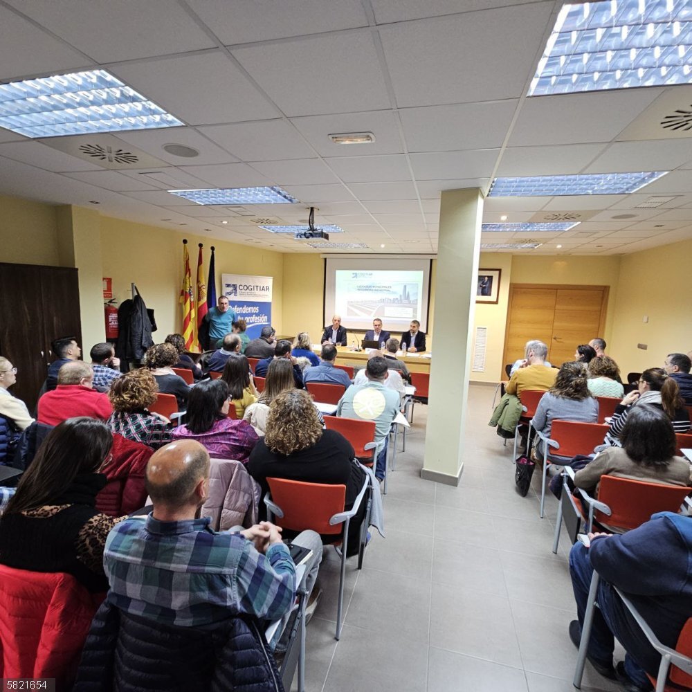 Cerca de 80 secretarios y técnicos de ayuntamientos de Teruel se forman en gestión de licencias municipales Jornada formativa en licencias municipales