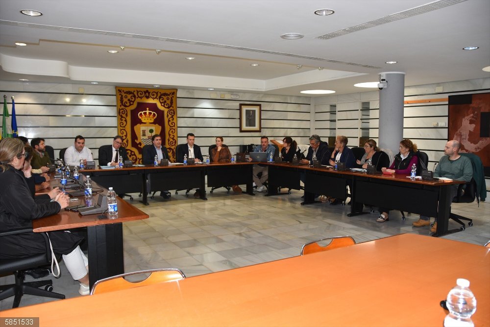 Huelva.- El alcalde de Punta Umbría asegura que la venta del SAPU 5 "supondrá una modernización turística" Pleno del Ayuntamiento de Punta Umbría (Huelva).