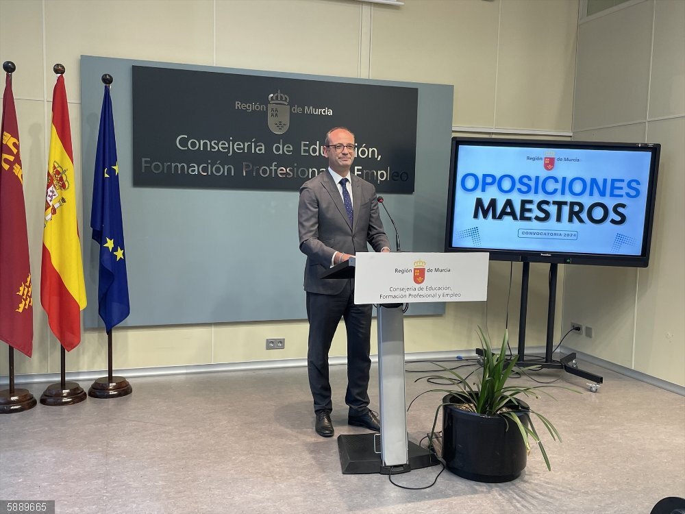 El 22 de junio se celebra el primer examen de las oposiciones de maestros en la Región, con 798 plazas convocadas El consejero de Educación, Formación Profesional y Empleo, Víctor Marín, informó hoy en rueda de prensa sobre las oposiciones al cuerpo de maestros que se celebran este año.