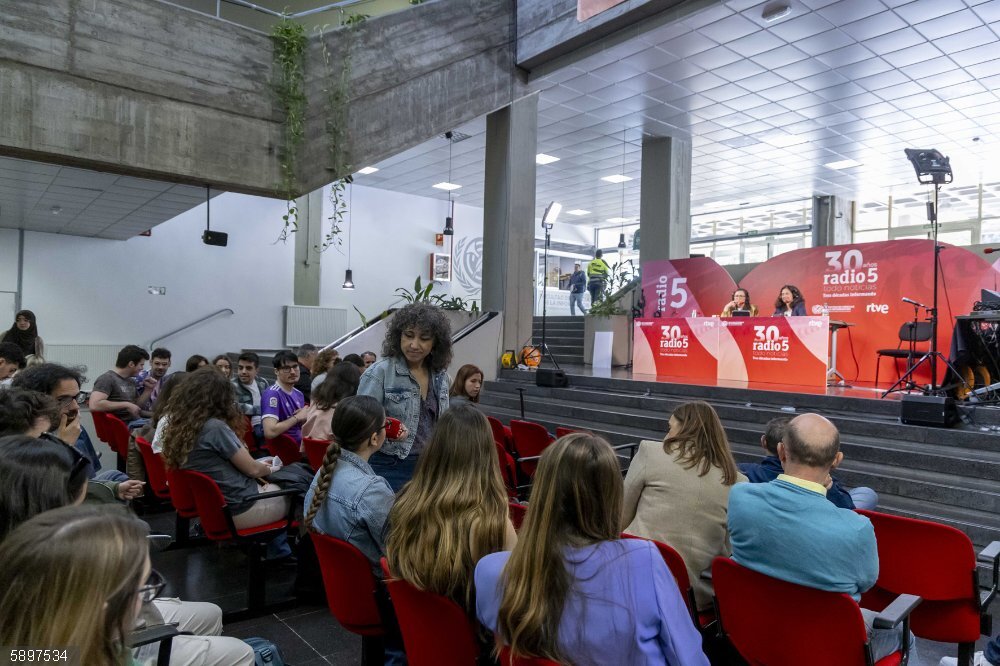 Radio 5 Todo Noticias celebra sus 30 años con un especial en directo desde la Universidad Complutense de Madrid Radio 5 Todo Noticias celebra sus 30 años con un especial en directo desde la Universidad Complutense de Madrid