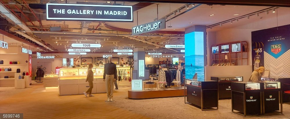 El Aeropuerto Madrid-Barajas amplía su oferta comercial con la tienda multimarca 'The Gallery in Madrid' en la T1 El Aeropuerto Madrid-Barajas amplía su oferta comercial con la tienda multimarca 'The Gallery in Madrid' en la T1.