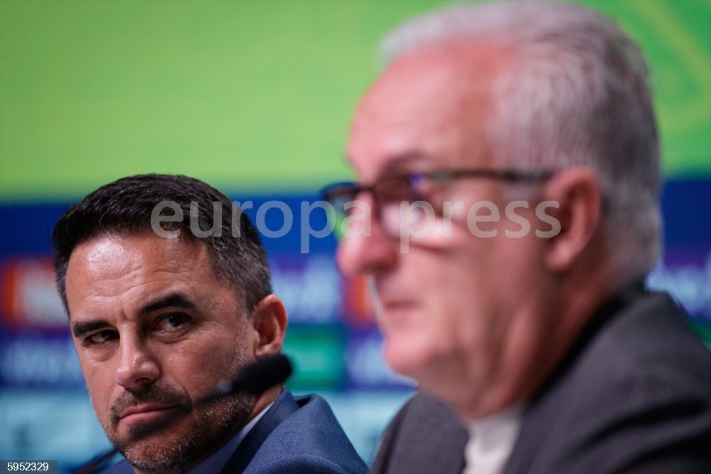 10 May 2024, Brazil, Rio De Janeiro: Rodrigo Caetano (L), head of the men's soccer teams in Brazil, listens to Dorival Junior, coach of the Brazilian national soccer team, during for a press conference to announce the squad for the Copa America soccer championship, which will take place in the USA from June 20 to July 24, 2024. Photo: Joao Gabriel Alves/dpa