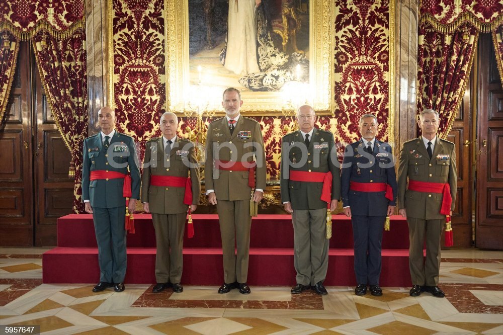 Division Rey El Rey recibe en audiencia a un grupo de Generales de División ...