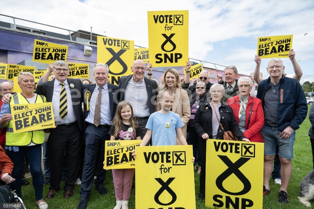 General Election in United Kingdom 25 May 2024, United Kingdom, Glenrothes: Leader of the Scottish National Party (SNP) John Swinney meets the public during a visit to Kingdom Shopping Centre, while on the General Election campaign trail. Photo: Lesley Martin/PA Wire/dpa