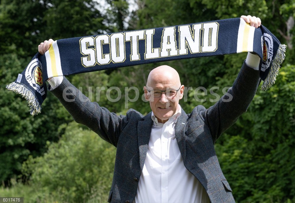 UK General Election campaigns - John Swinney 08 June 2024, United Kingdom, Livingston: Scotland's First Minister John Swinney holds up a Scotland scarf during a visit to the Reconnect Howden Park Centre in Howden, while on the General Election campaign trail. Photo: Lesley Martin/PA Wire/dpa