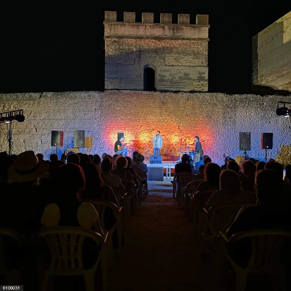 Sevilla.-Alcalá de Guadaíra cierra la programación Noctaíra en el Castillo  con el concierto del trío Alxaraf - EUROPAPRESS