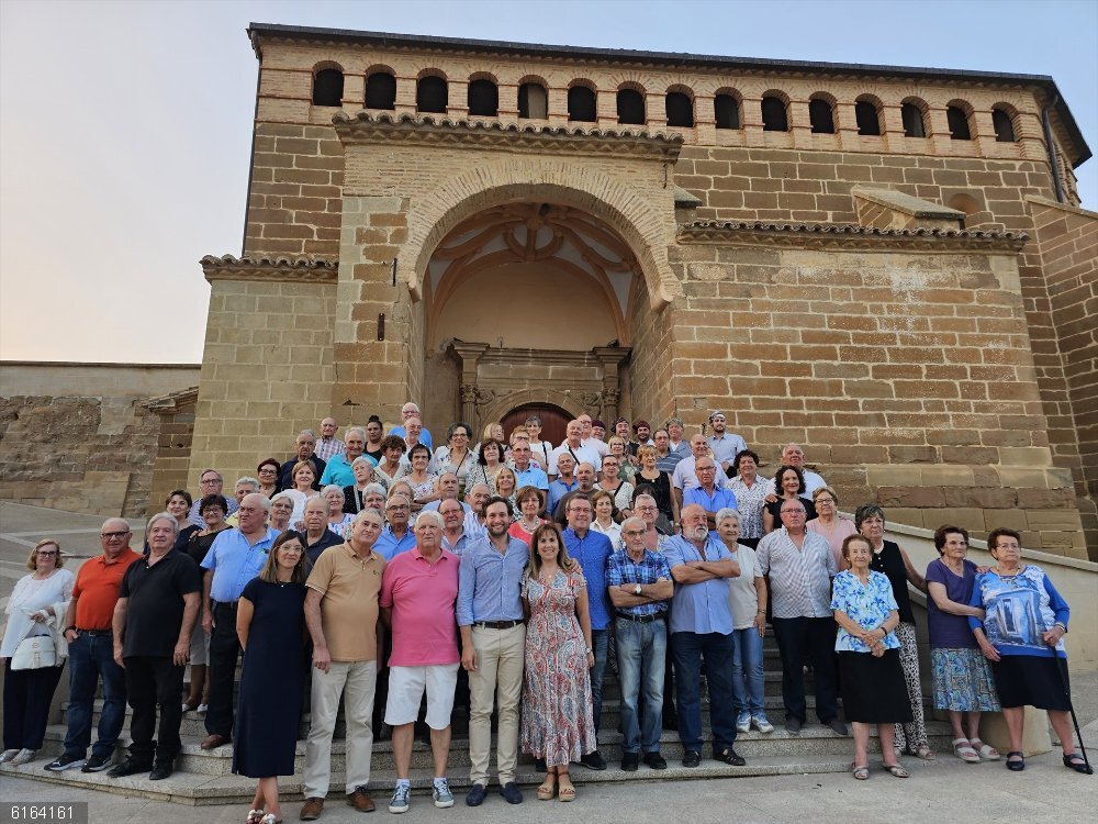 Claver visita las fiestas de Peraltilla, que empiezan con un homenaje a los mayores Inicio de las fiestas de Peraltilla, con la presencia del presidente de la Diputación Provincial de Huesca (DPH), Isaac Claver.