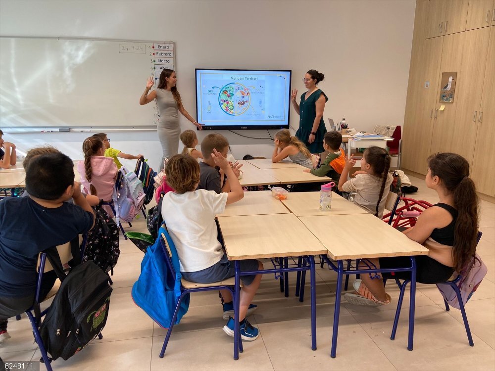 Nutricionistas arracan un proyecto de visita a las aulas valencianas para enseñar a comer saludablemente y de temporada Una visita a un centro escolar