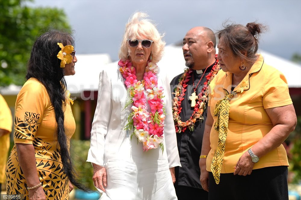 Britain's Royal Tour of Australia and Samoa - Day Six 25 October 2024, Samoa, Apia: Britain's Queen Camilla is given a tour during her visit to the Samoa Victim Support Group (SVSG) at Apia, Samoa, to hear about the societal challenges caused by gender-based violence in the country, on day six of the royal visit to Australia and Samoa. Photo: Aaron Chown/PA Wire/dpa