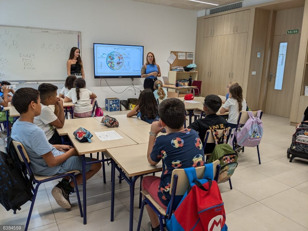 Más de 1.400 alumnos de Primaria participan en el proyecto de educación alimentaria 'Mengem Territori' Charlas impartidas por dietistas