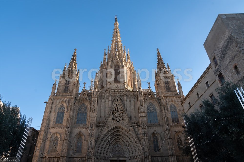 Sede del Arzobispado en la Catedral de Barcelona Fachada de la Catedral de Barcelona, a 19 de diciembre de 2024, en Barcelona, Catalunya (España). La archidiócesis de Barcelona es una circunscripción eclesiástica de la Iglesia católica en España. Se trata de una archidiócesis latina, sede metropolitana de la provincia de Barcelona. Desde el 6 de noviembre de 2015 su arzobispo es el cardenal Juan José Omella.