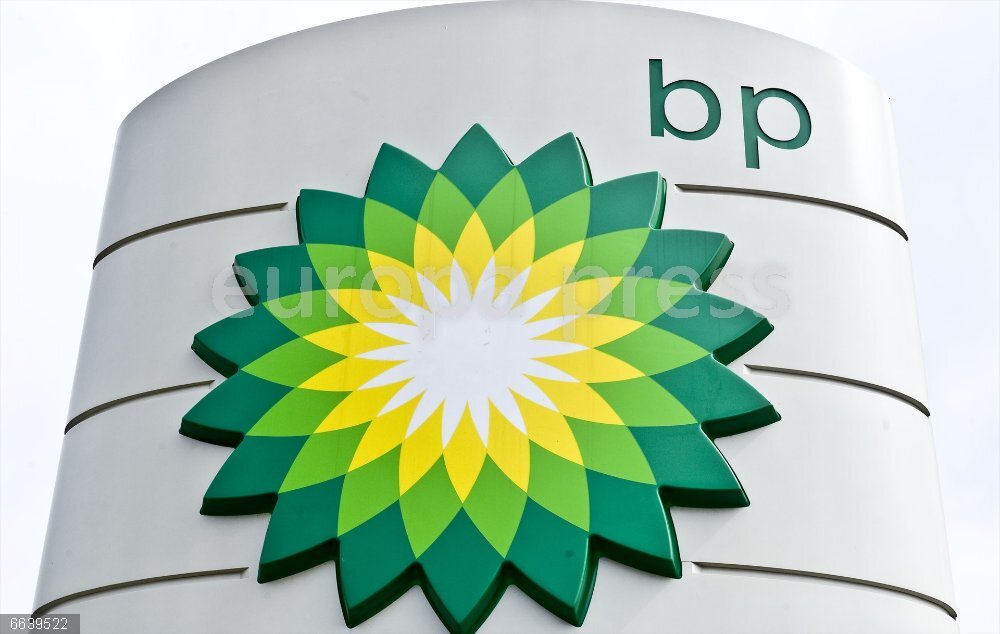 BP financials HANDOUT - 11 April 2025, United Kingdom, London: A view of the BP logo. BP has lowered its outlook for gas production in the first quarter of 2025, while the energy giant has also indicated that debts are set to increase. The London-listed company stated that production will be lower in gas and low-carbon energy for the first three months of the financial year compared to the previous quarter. Photo: Ian West/PA Wire/dpa