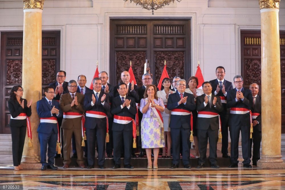La presidenta de Perú, Dina Boluarte, junto a los ministros de su cuarto gabinete La presidenta de Perú, Dina Boluarte, junto a los ministros de su cuarto gabinete