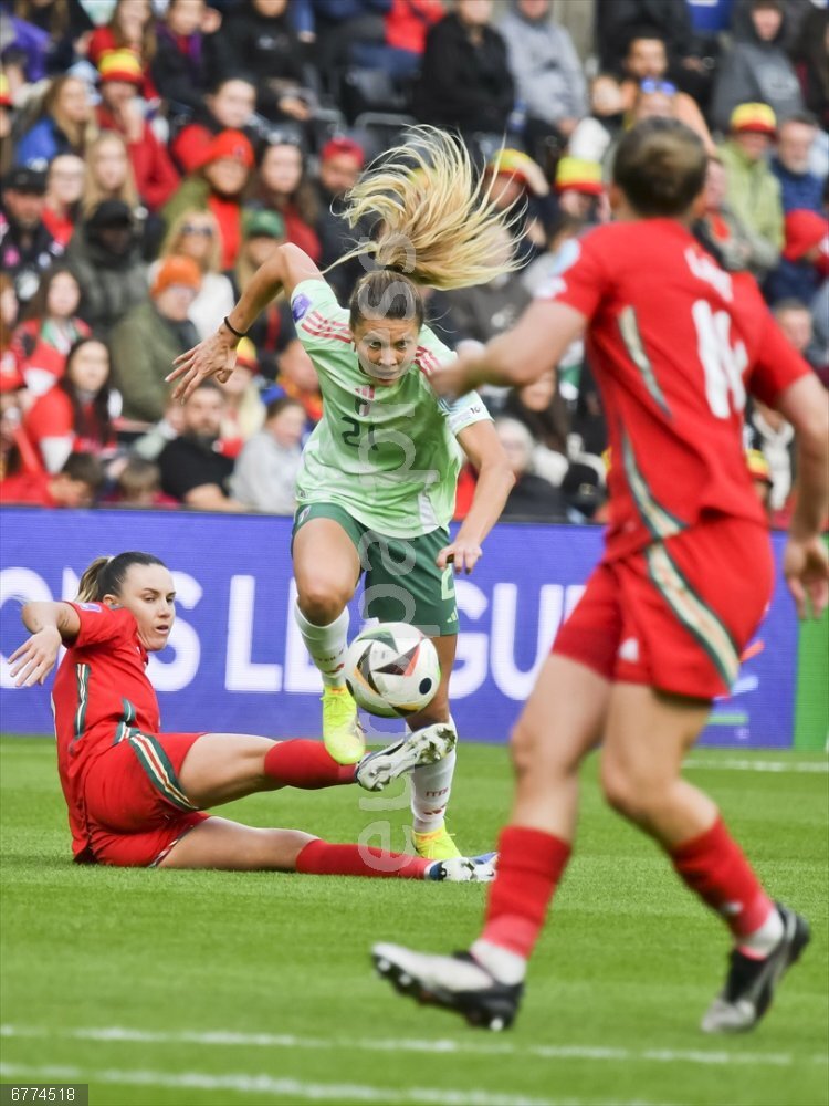 FOOTBALL - WOMEN'S NATIONS LEAGUE - WALES v ITALY Michela Cambiaghi of Italy and Gemma Evans of Wales during the UEFA Women’s Nations League, League A - Group 4, football match between Wales and Italy on 3 June 2025 at Swansea.com Stadium in Swansea, Wales - Photo Winston Bynorth / Colorsport / DPPI