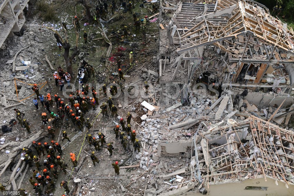 Israel In Aftermath Of Iranian Missile Strike TEL AVIV, June 22, 2025  -- Israeli security and rescue forces work at the site of an Iranian missile attack in Tel Aviv, central Israel, on June 22, 2025. Ballistic missiles fired from Iran into central and northern Israel on Sunday morning wounded 26 people, two of whom in moderate condition, Israel's national emergency service Magen David Adom reported.
  Iran's Islamic Revolution Guards Corps on Sunday confirmed the attack, saying that the fresh wave of attacks targeted Ben Gurion Airport in Tel Aviv and a biological research center, among others.
   In a statement published on its official news outlet Sepah News, it also announced the beginning of its 20th wave of strikes against targets inside Israel.,Image: 1013848455, License: Rights-managed, Restrictions: , Model Release: no, Credit line: Tomer Neuberg/JINI / Xinhua News / ContactoPhoto
Editorial licence valid only for Spain and 3 MONTHS from the date of the image, then delete it from your archive. For non-editorial and non-licensed use, please contact EUROPA PRESS.