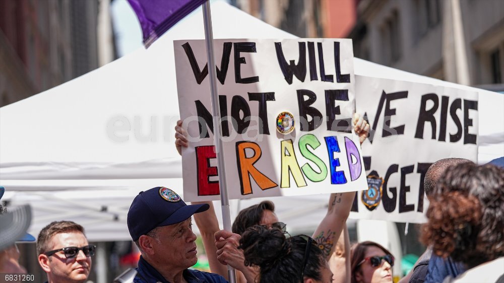 EEUU.- Al menos dos heridos por un tiroteo durante la celebración del Orgullo en el 'Stonewall Inn' de Nueva York June 29, 2025, Nova Iorque, Nova Iorque, Cervo: (new)  ''rise up: pride in protest†nyc pride march 2025 . June 29,2025. New york, usa: new york city came alive today as thousands gathered for the annual pride march, celebrating lgbtq+ identity and demanding equality. This year's theme, “rise up: pride in protest,†highlighted both joy and resistance, with floats, performers, and activists parading through manhattanâ€"from midtown to the historic stonewall inn. The march drew massive crowds.