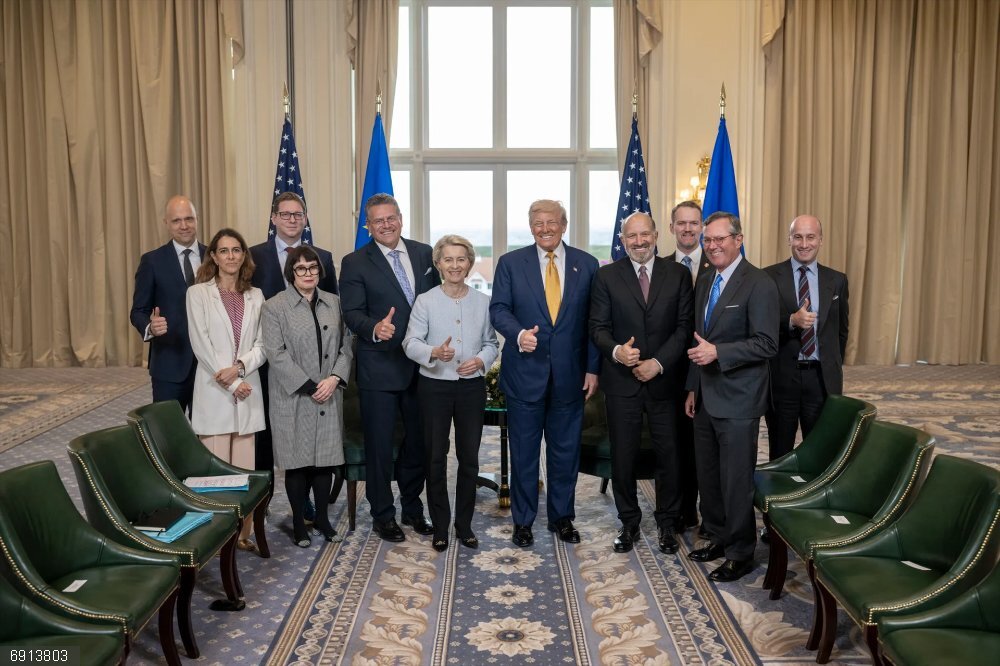 UE/EEUU.- Von der Leyen defiende el acuerdo arancelario con EEUU como una apuesta por la "estabilidad" Ursula von der Leyen y Donald Trump pactan en Turnberry (Escocia) el acuerdo comercial entre la UE y EEUU