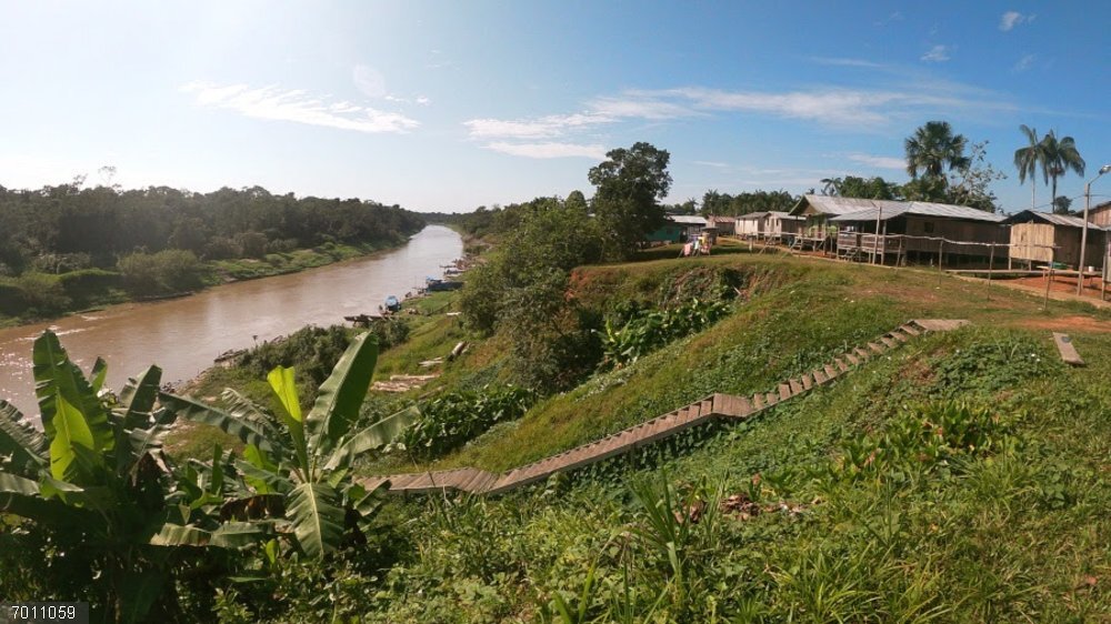 Zona analizada en el Amazonas peruano y momentos de la extracción de muestras.